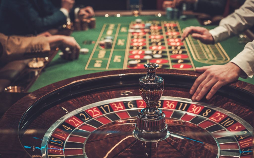 Casino roulette table